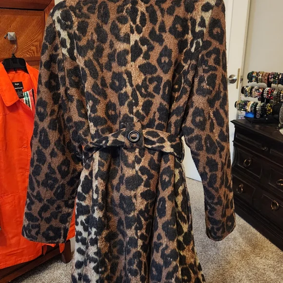Leopard Print Women's Coat - Picture 2 of 3